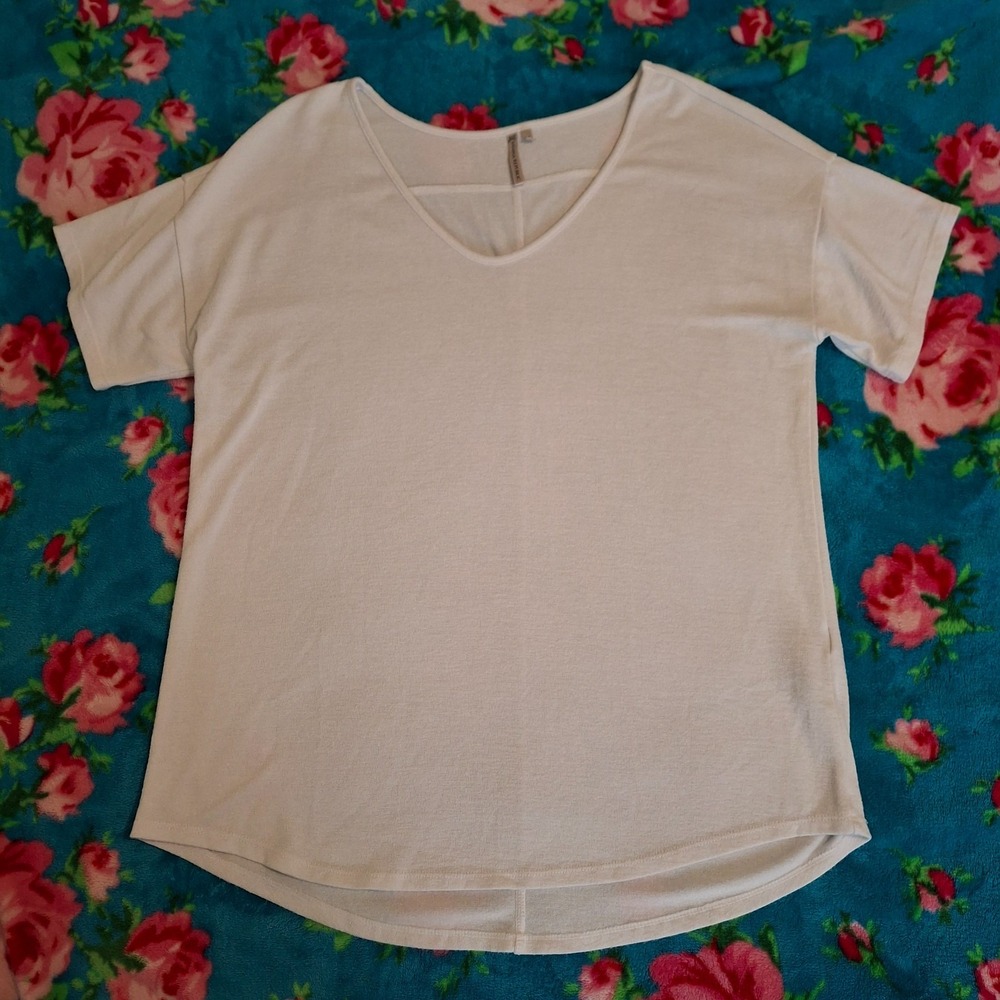 Banana Republic Womens Medium V-Neck Top White Short Sleeve Relaxed Knit Tee
